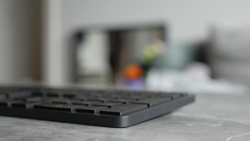 HP 975 Dual Mode Wireless Keyboard smal profil.JPG